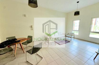 شقة - غرفة نوم - 2 حمامات للايجار في مبنى 108-137 - طراز حديث - ديسكفري جاردنز - دبي