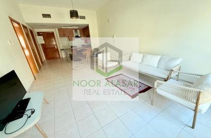 شقة - غرفة نوم - 2 حمامات للايجار في مبنى 108-137 - طراز حديث - ديسكفري جاردنز - دبي