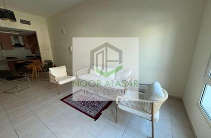 شقة - غرفة نوم - 2 حمامات للايجار في مبنى 108-137 - طراز حديث - ديسكفري جاردنز - دبي