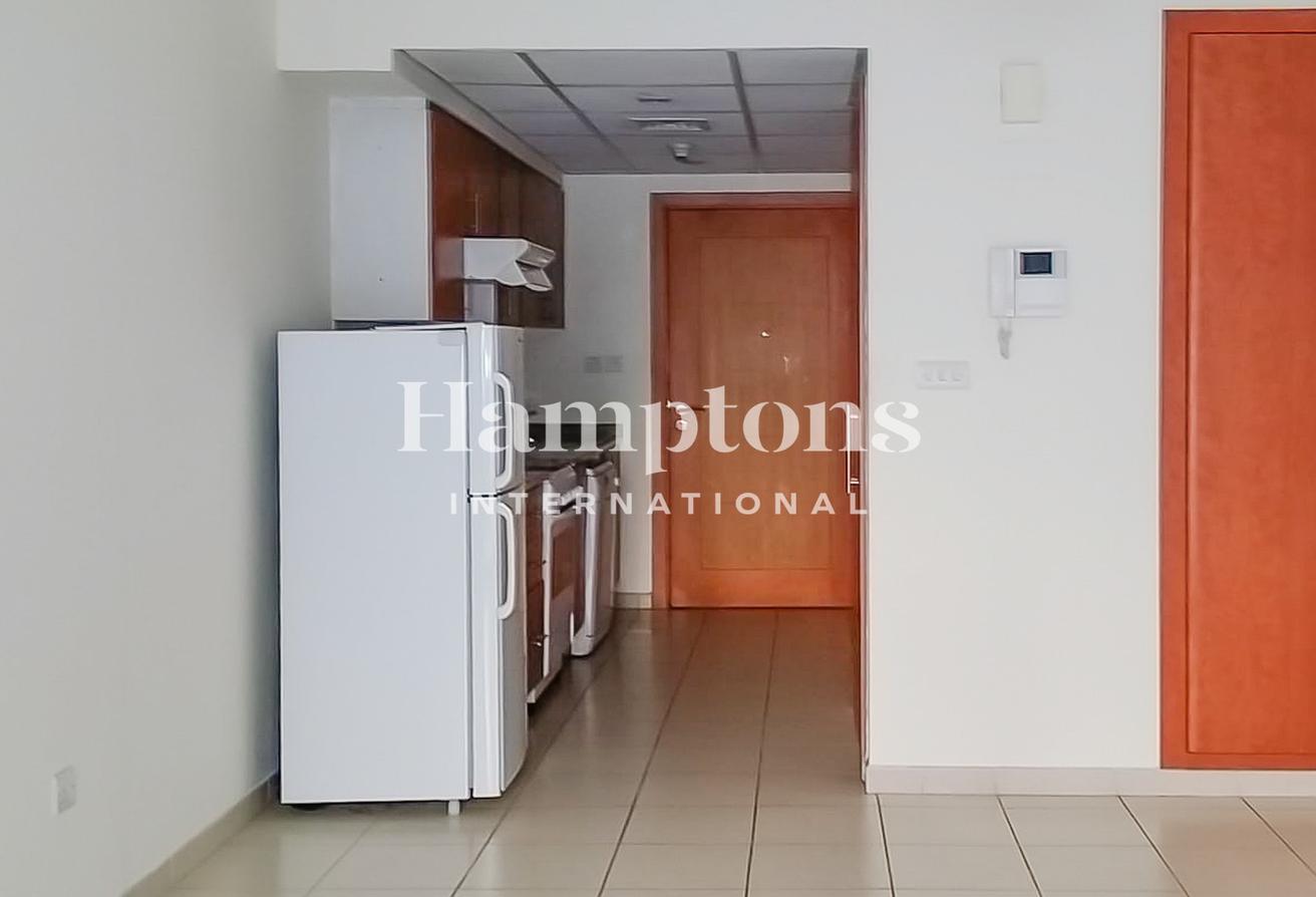 Chiller Free | Vacant | Well Maintained photo 3