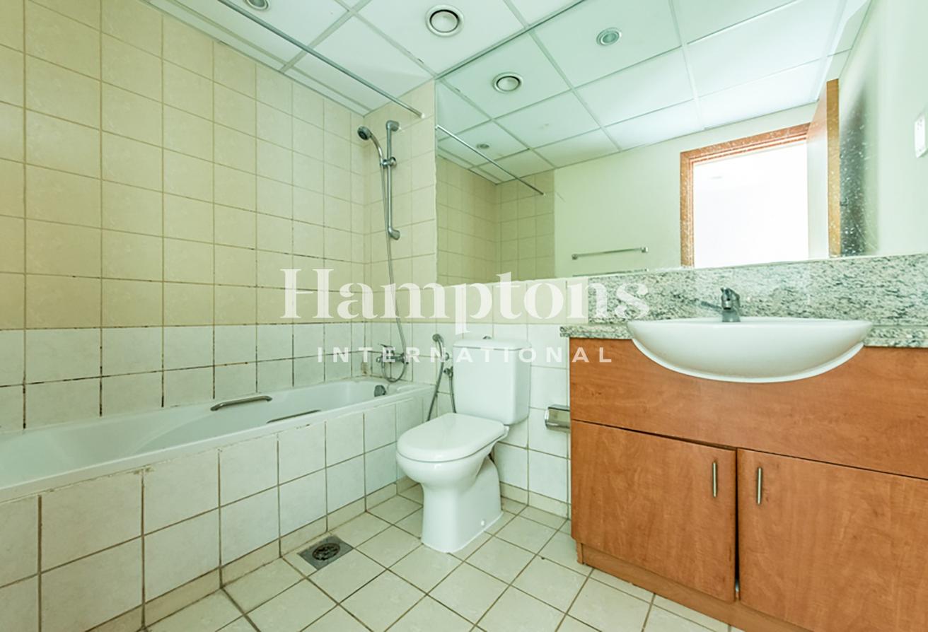 Chiller Free | Vacant | Well Maintained photo 10