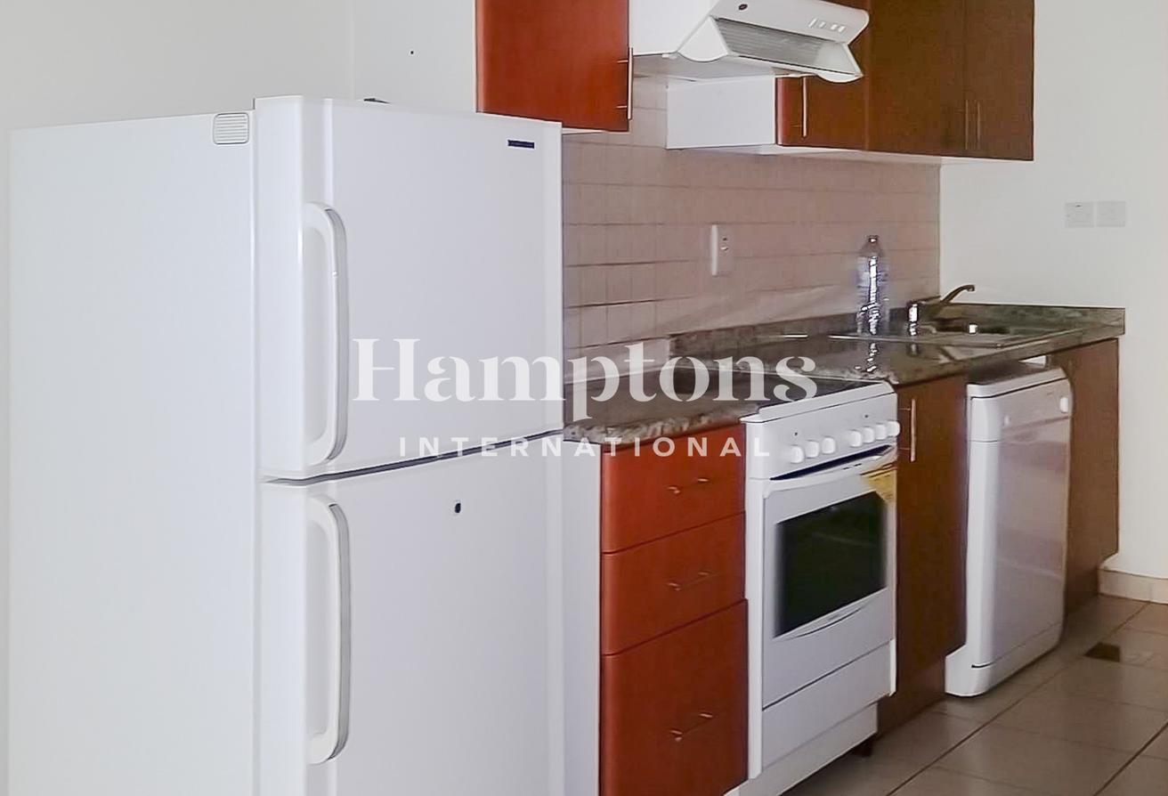 Chiller Free | Vacant | Well Maintained photo 4