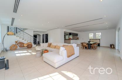 Villa - 4 - 5 for sale in District 3 - Jumeirah Park - Dubai