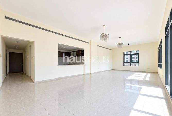 Upgraded | Pool Facing | Corner Unit | Study Room photo 3