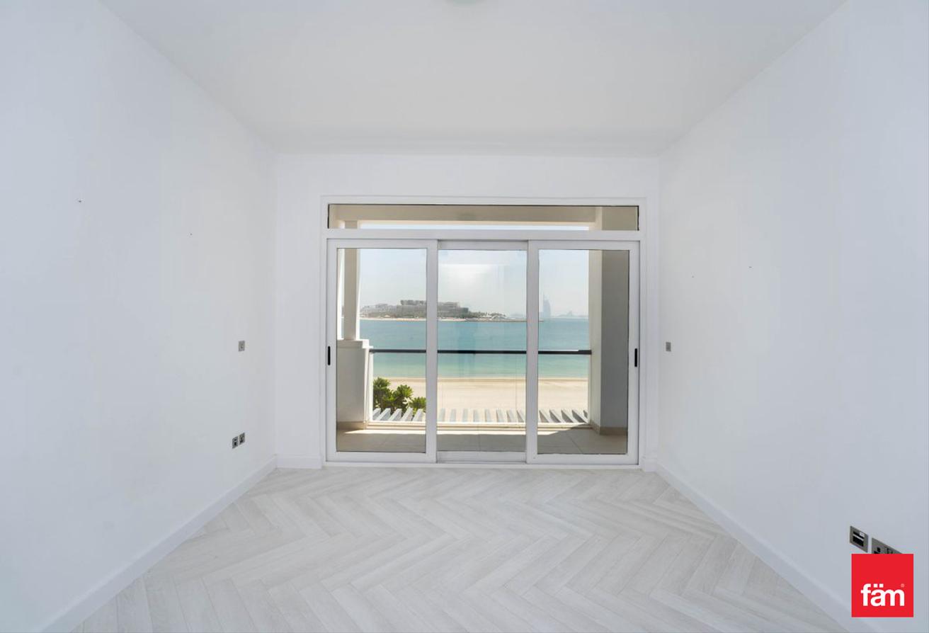 5 B/R + Maid | Private Beach Access | Vacant photo 4