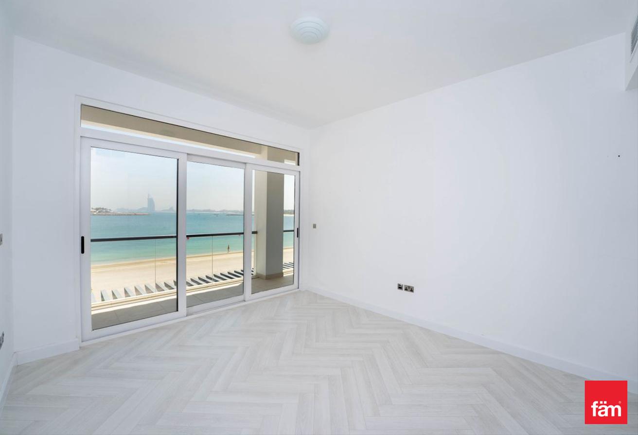 5 B/R + Maid | Private Beach Access | Vacant photo 7