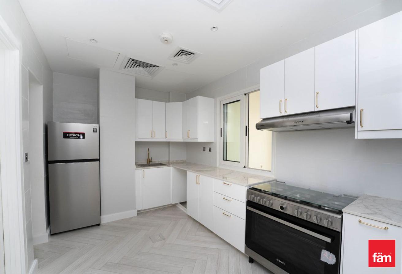 5 B/R + Maid | Private Beach Access | Vacant photo 14