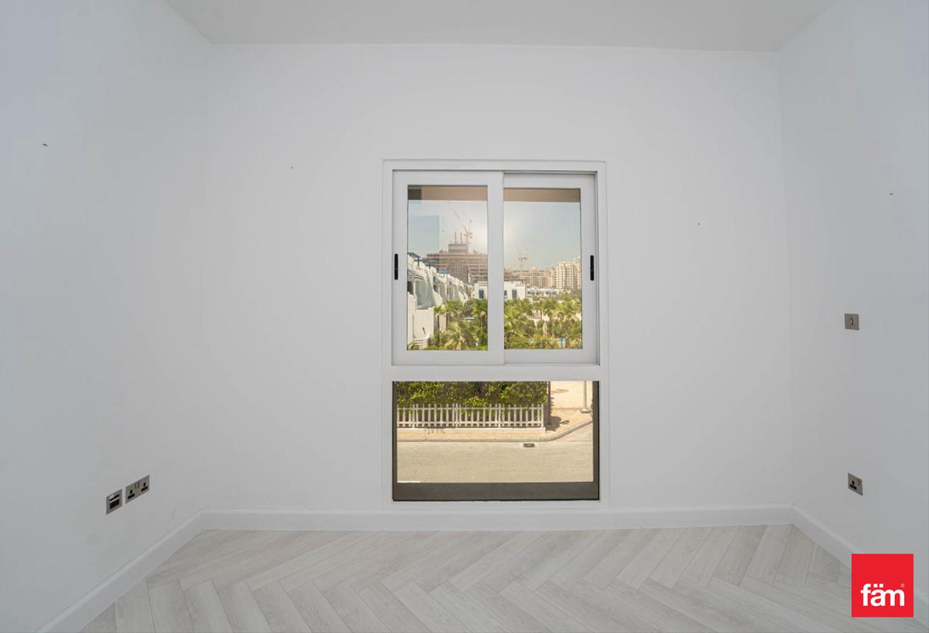 5 B/R + Maid | Private Beach Access | Vacant photo 8