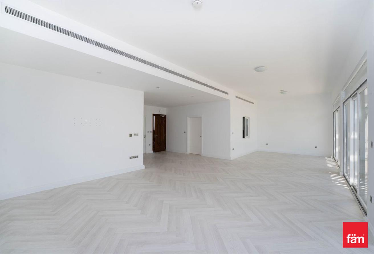 5 B/R + Maid | Private Beach Access | Vacant photo 11