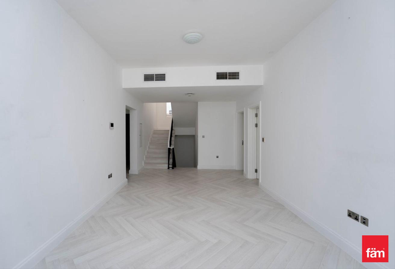 5 B/R + Maid | Private Beach Access | Vacant photo 10