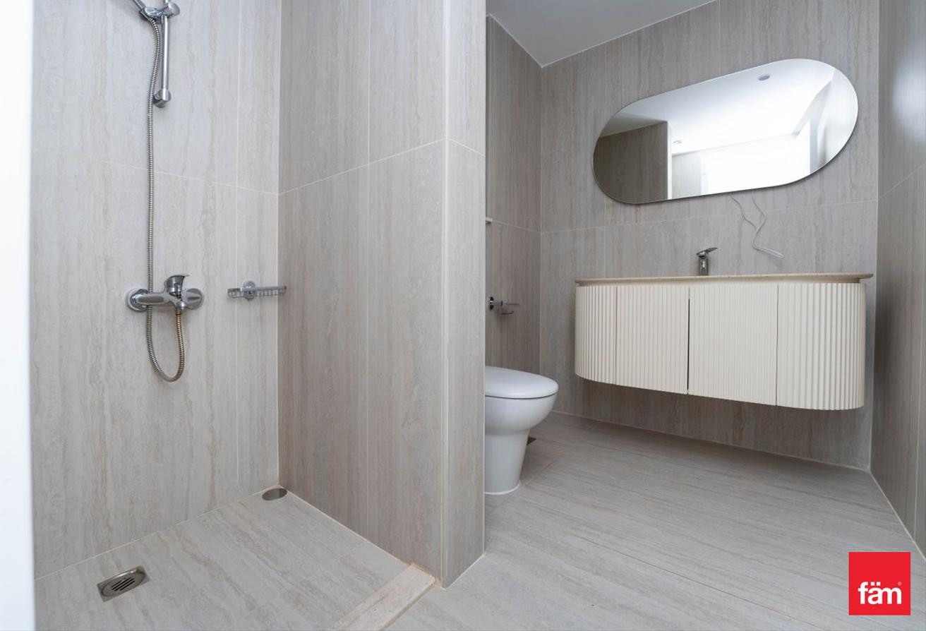 5 B/R + Maid | Private Beach Access | Vacant photo 15