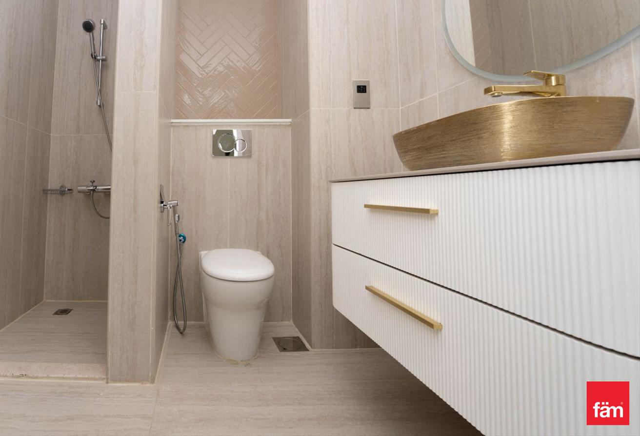 5 B/R + Maid | Private Beach Access | Vacant photo 18