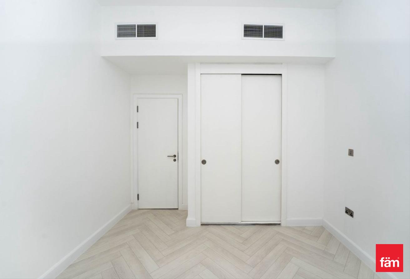5 B/R + Maid | Private Beach Access | Vacant photo 12