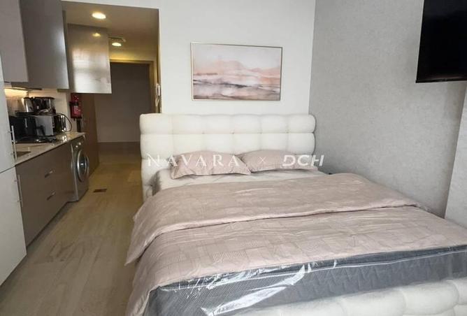 Furnished | Pool View | prime location photo 2