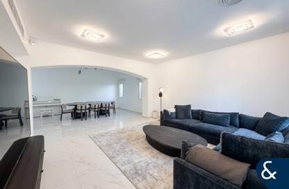 Villa - 5 - 6 for rent in Meadows 1 - Meadows - Dubai Villa - 5 - 6 for rent in Meadows 1 - Meadows - Dubai