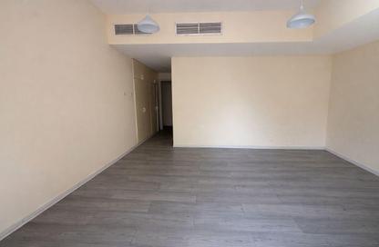 Apartment - 2 Bedrooms - 4 Bathrooms for rent in Juma Al Majid Building - Al Muraqqabat - Deira - Dubai