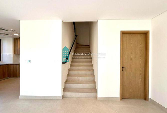 3-bed townhouse in Toledo · Brand new · Maid's room — photo 3