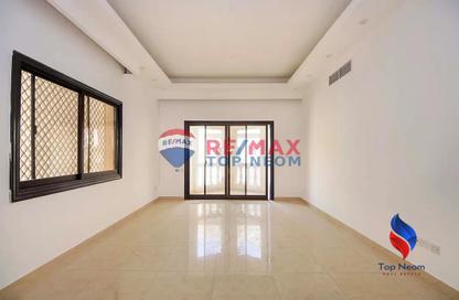 Villa - 4 Bedrooms - 5 Bathrooms for rent in Jumeirah 2 - Jumeirah - Dubai