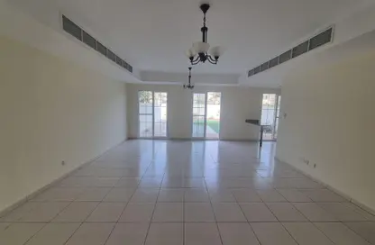 فيلا - 3 غرف نوم - 3 حمامات للايجار في الينابيع 8 - الينابيع - دبي