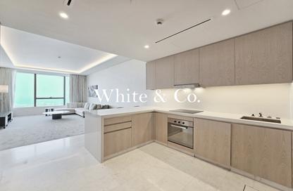 Apartment - 1 - 2 for rent in The Palm Tower - Palm Jumeirah - Dubai