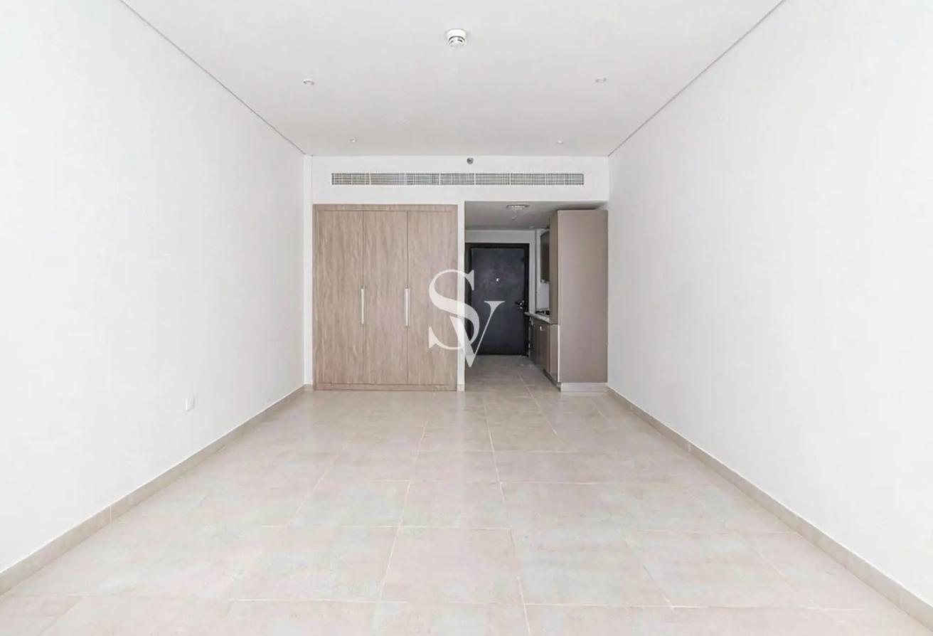 Bright and Spacious | Community View |Barsha South photo 8