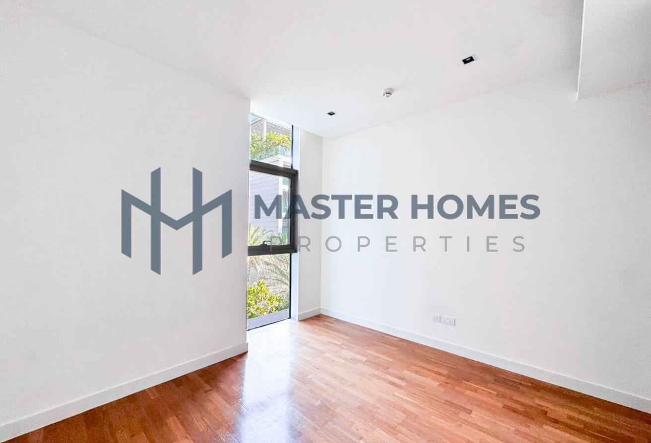 Bright 3 Bed+M | Arena and Garden Views | Vacant photo 14