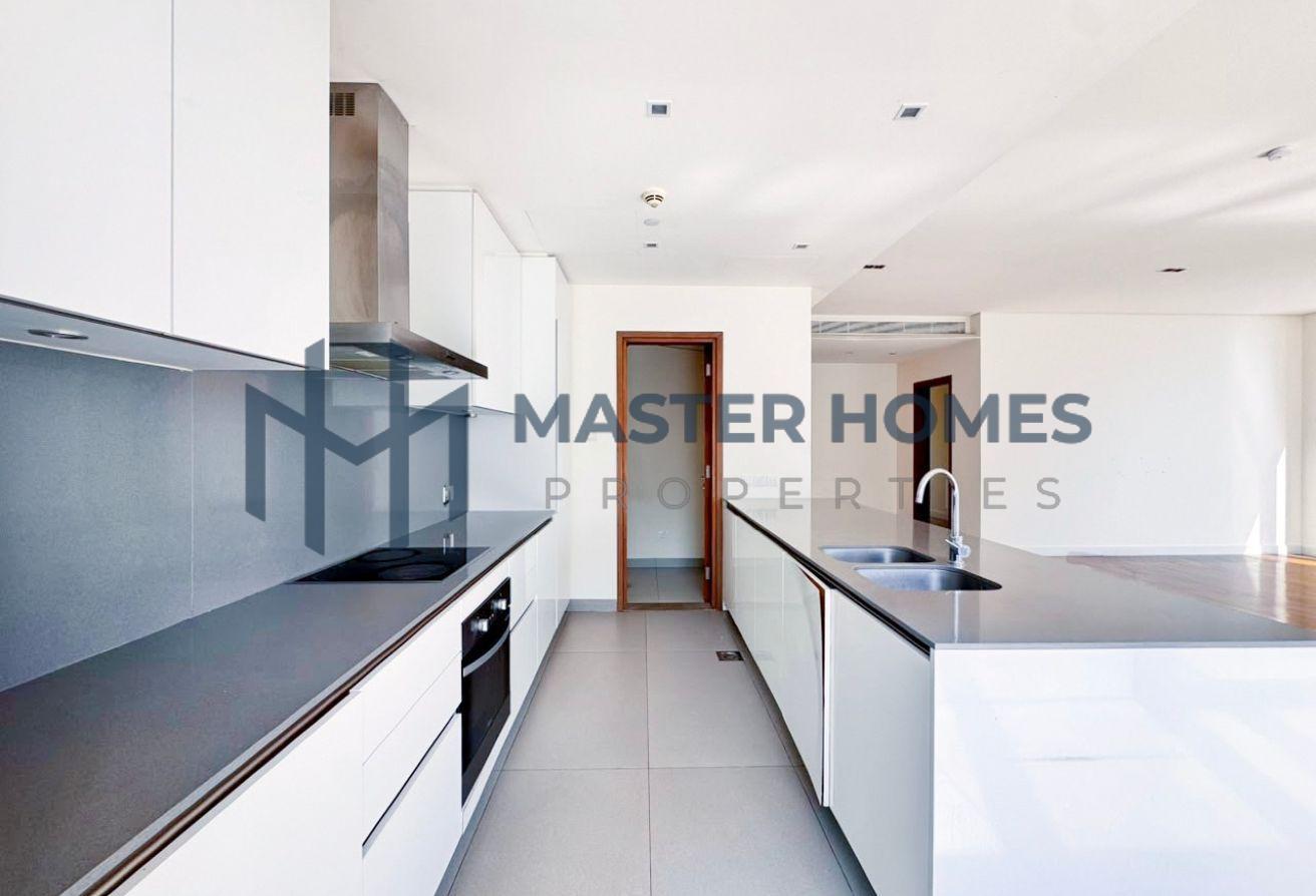 Bright 3 Bed+M | Arena and Garden Views | Vacant photo 7