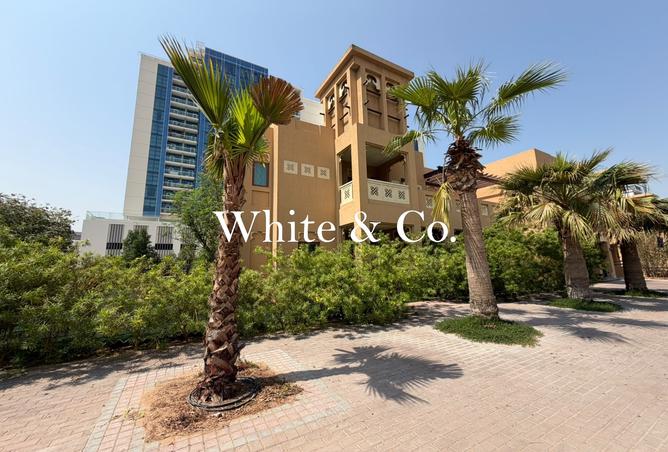 Corner Unit | Unfurnished | Vacate Nov