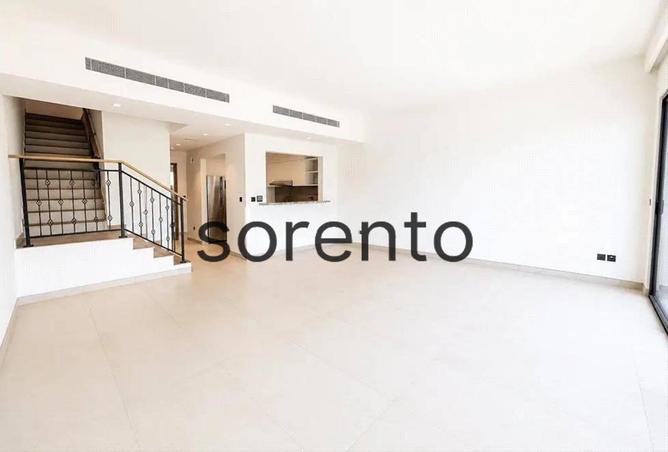 NEW TO MARKET | MODERN DESIGN | PRIME LOCATION photo 2