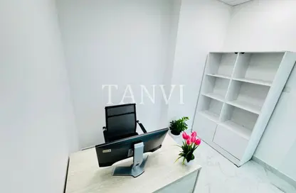 مكتب - غرفة نوم - 1 حمام للايجار في فاطمه محمد احمد بن سليمان - الرفاعة - بر دبي - دبي