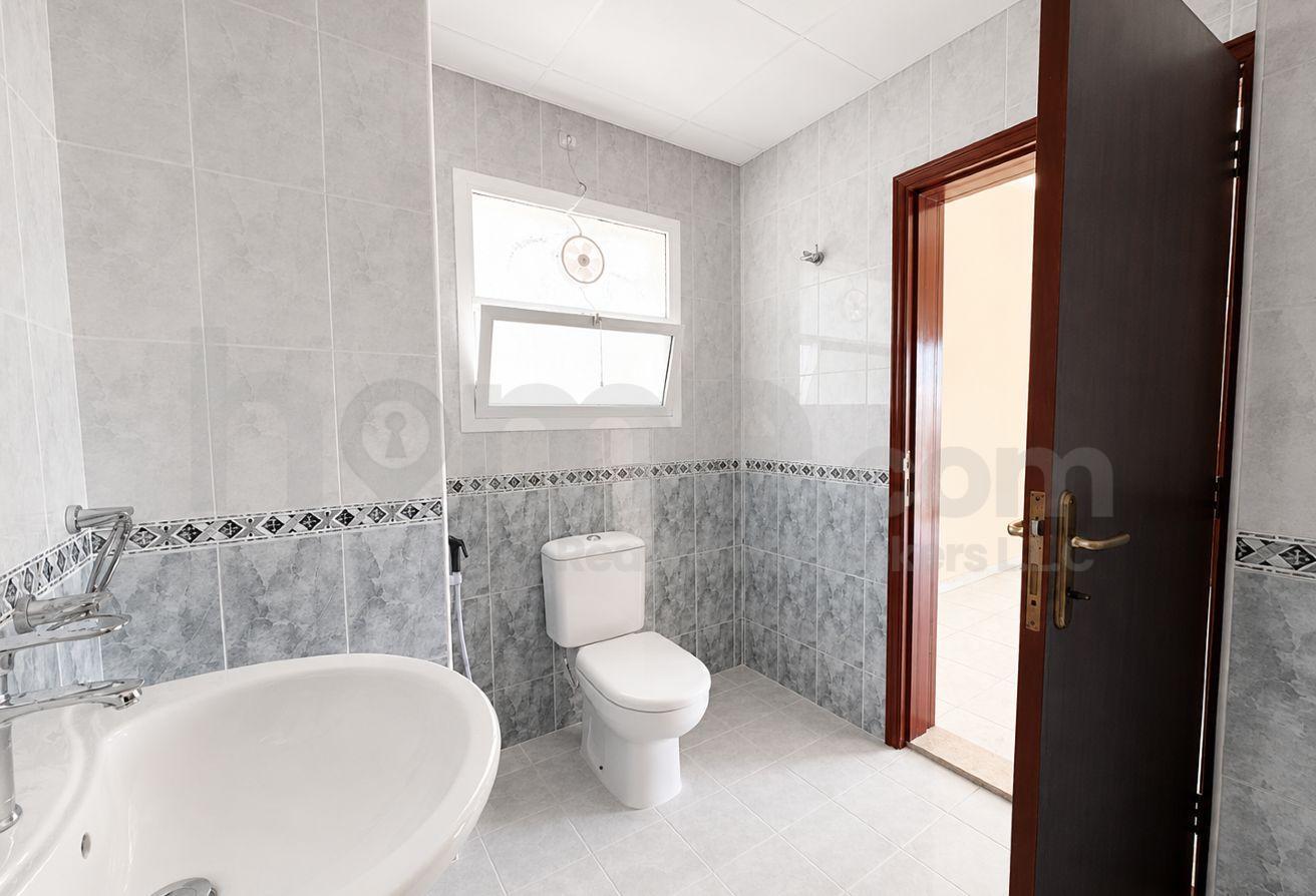 Ready to Move In | Huge Villa with swimming pool photo 26