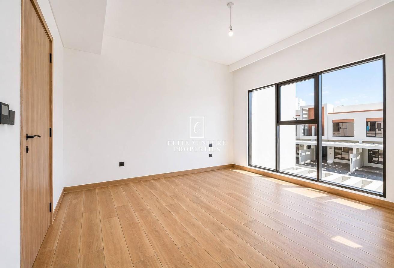 BRAND NEW | HUGE LAYOUT | PRIME LOCATION photo 8