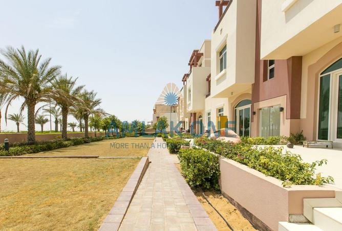 1-bed apartment in Al Khaleej Village · Corner unit · Pool view — photo 3