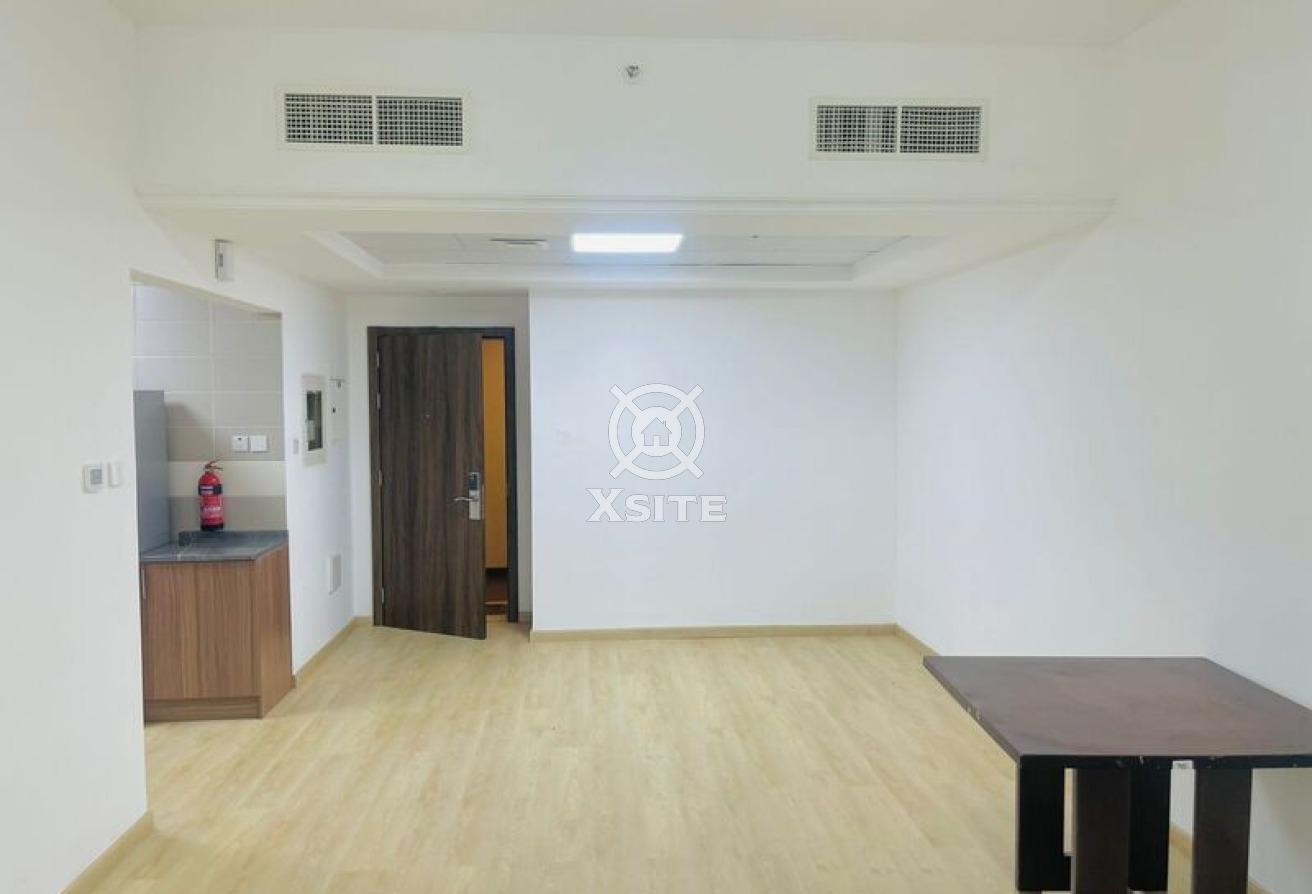 Spacious 1 BR | Well Maintained | High Floor photo 4