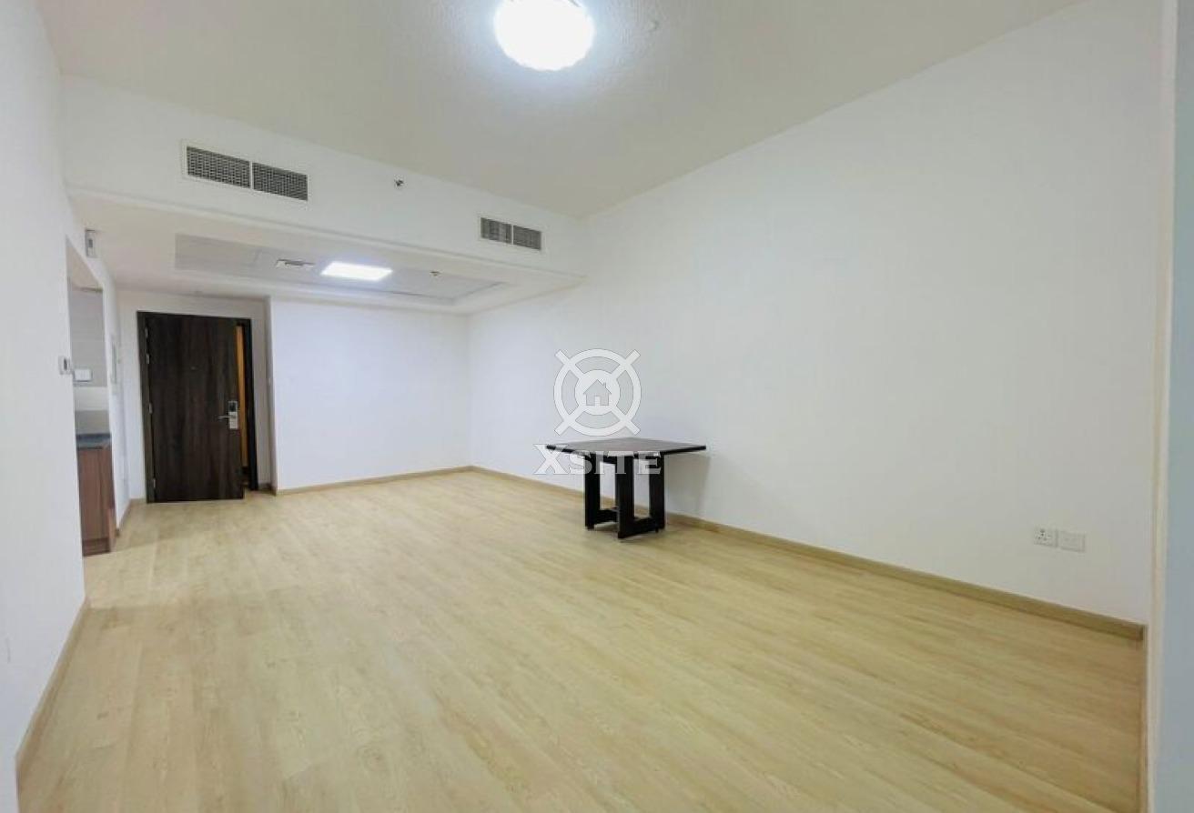Spacious 1 BR | Well Maintained | High Floor photo 2