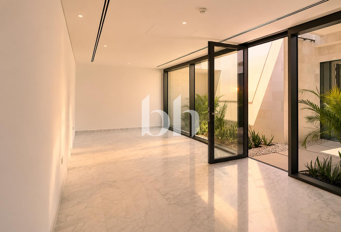 Upgraded Mansion | Single Row | Genuine Listing photo 8