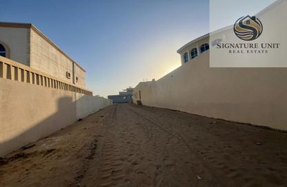 Villa - 2 Bedrooms - 4 Bathrooms for rent in Al Warqa'a 3 - Al Warqa'a - Dubai