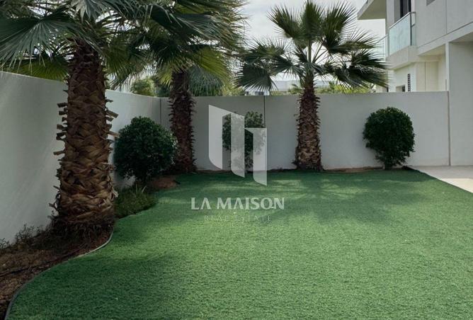 Single Row | 4BR + M Townhouse | Ready to move in