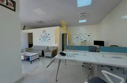 Shop - Studio - 1 Bathroom for rent in Building X21 - England Cluster - International City - Dubai