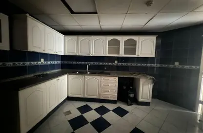 شقة - 3 غرف نوم - 4 حمامات للايجار في دار المجاز - شارع جمال عبد الناصر - المجاز - الشارقة