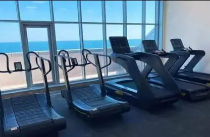 شقة - غرفة نوم - 2 حمامات للايجار في مساكن كورنيش عجمان - طريق كورنيش عجمان - عجمان