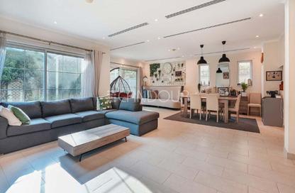 Villa - 4 - 4 for rent in District 8 - Jumeirah Park - Dubai