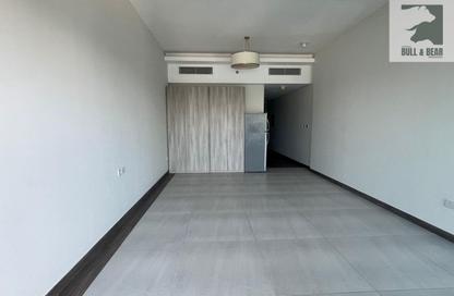 Apartment - Studio - 1 for rent in SOL Bay - Business Bay - Dubai