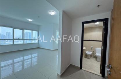 Apartment - 3 Bedrooms - 4 Bathrooms for rent in Danat Al Khan Tower - Al Khan Lagoon - Al Khan - Sharjah
