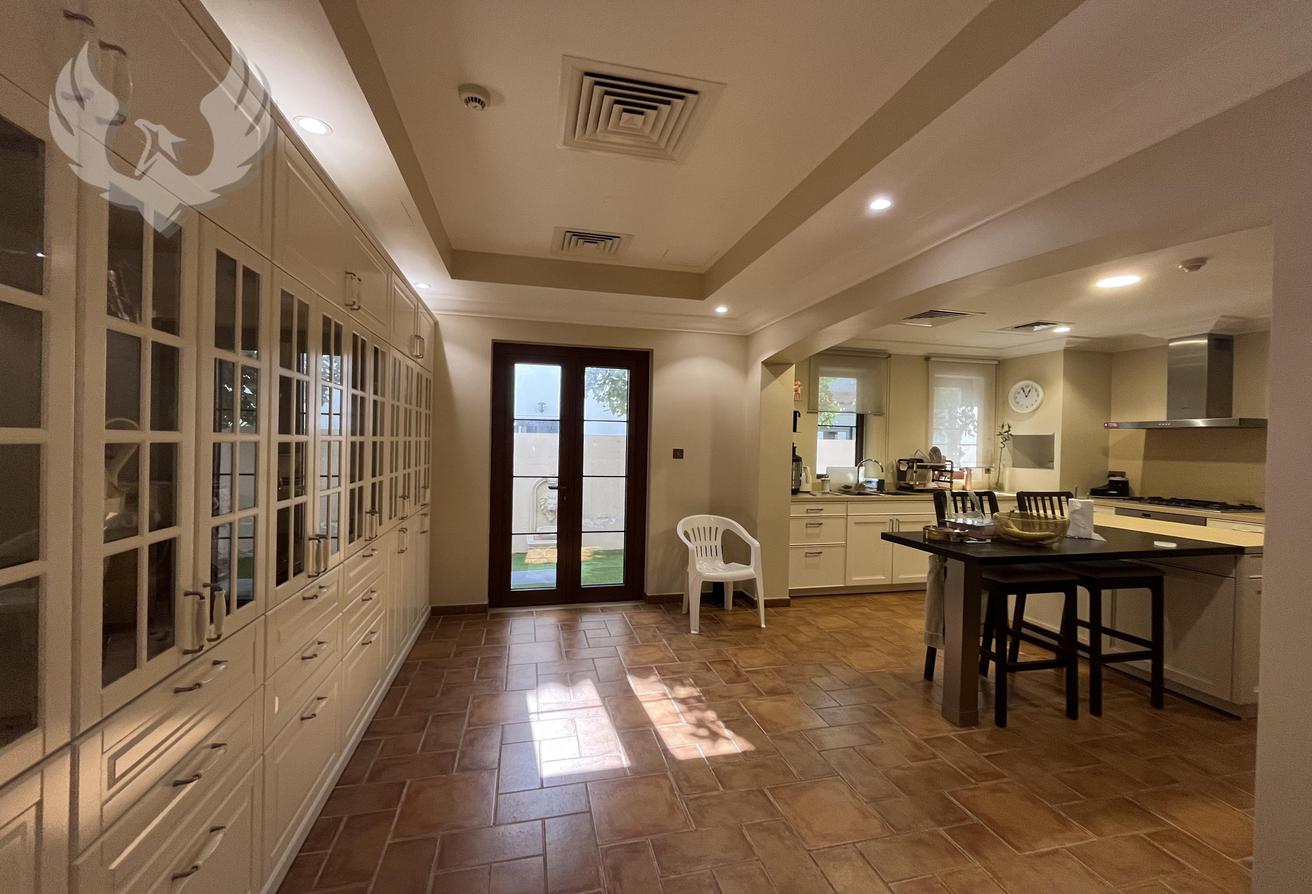 Spacious 5 Bed Villa | Golf Course View photo 4