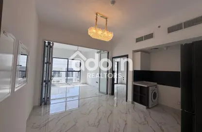 شقة - غرفة نوم - 1 حمام للايجار في أوليفز ريزيدينس - المدينة العالمية - دبي