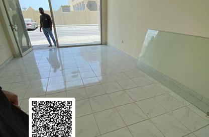 Shop - Studio for rent in Al Qulaya'ah - Al Sharq - Sharjah