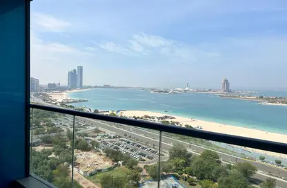 Apartment - 3 Bedrooms - 4 Bathrooms for rent in Wave tower - Corniche Road - Abu Dhabi