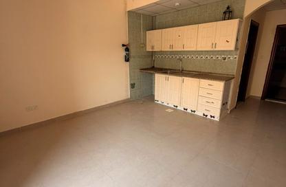 Apartment - Studio - 1 Bathroom for rent in Bu Tina - Al Sharq - Sharjah