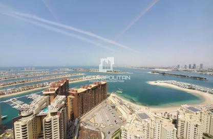 Apartment - Studio - 1 for rent in The Palm Tower - Palm Jumeirah - Dubai